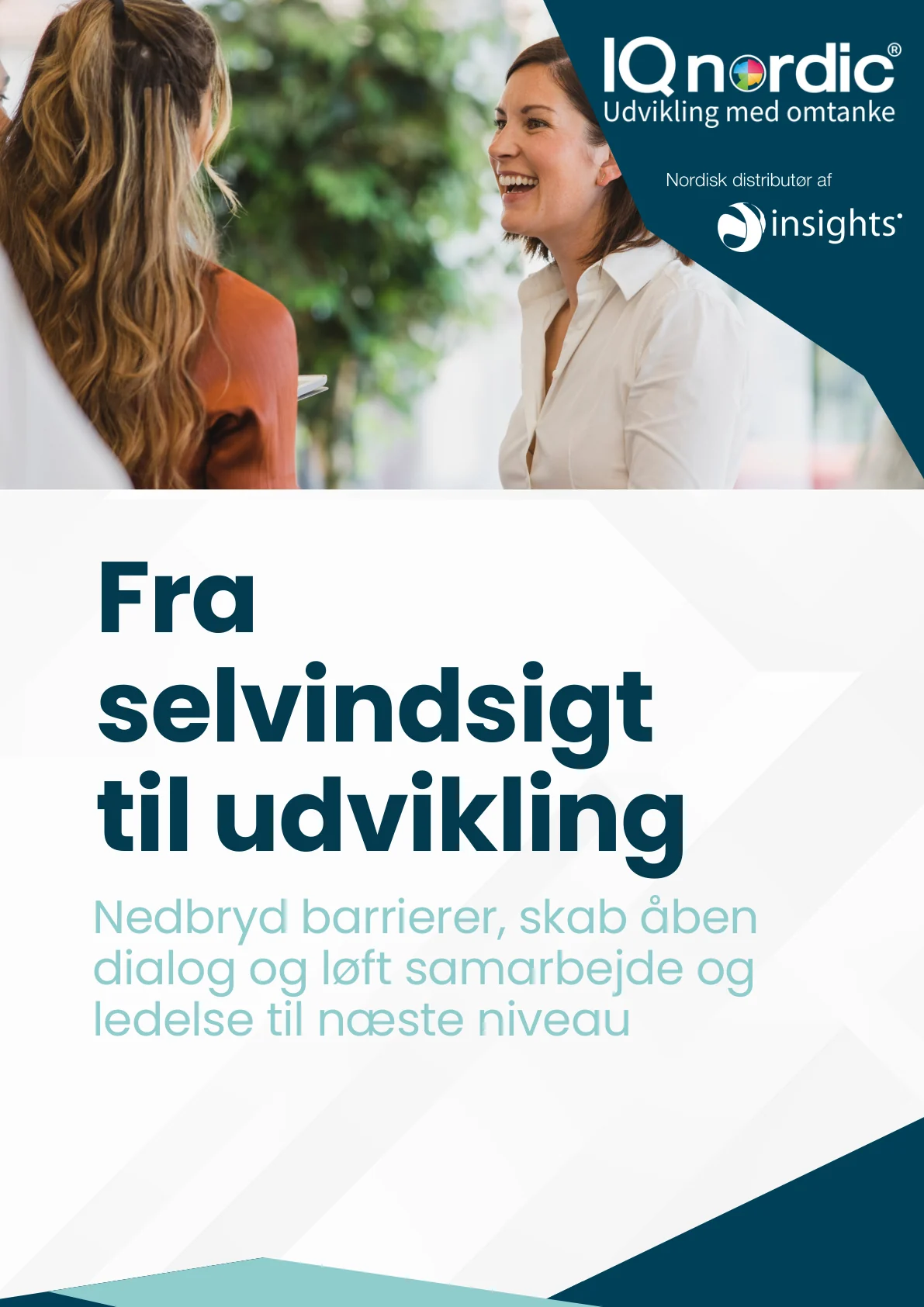 Forside af IQ nordic & Insights-brochuren – Fra selvindsigt til udvikling